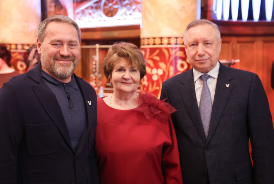 «Женщины Петербурга: опора семьи, города и страны»