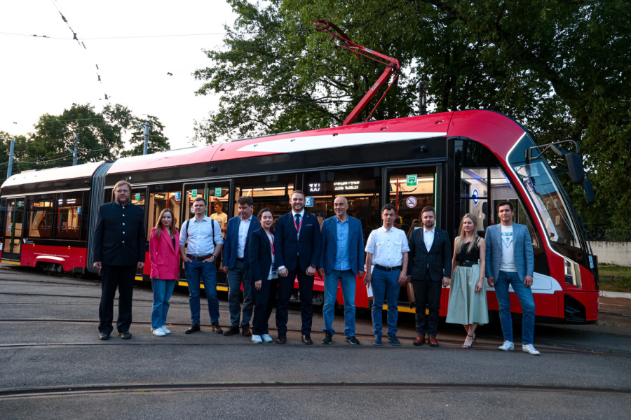 Горэлектротранс презентовал «умный» трамвай молодым учёным-участникам ПМЭФ