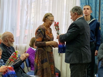 Вручение медалей к 75-летию освобождения Ленинграда в социальном доме