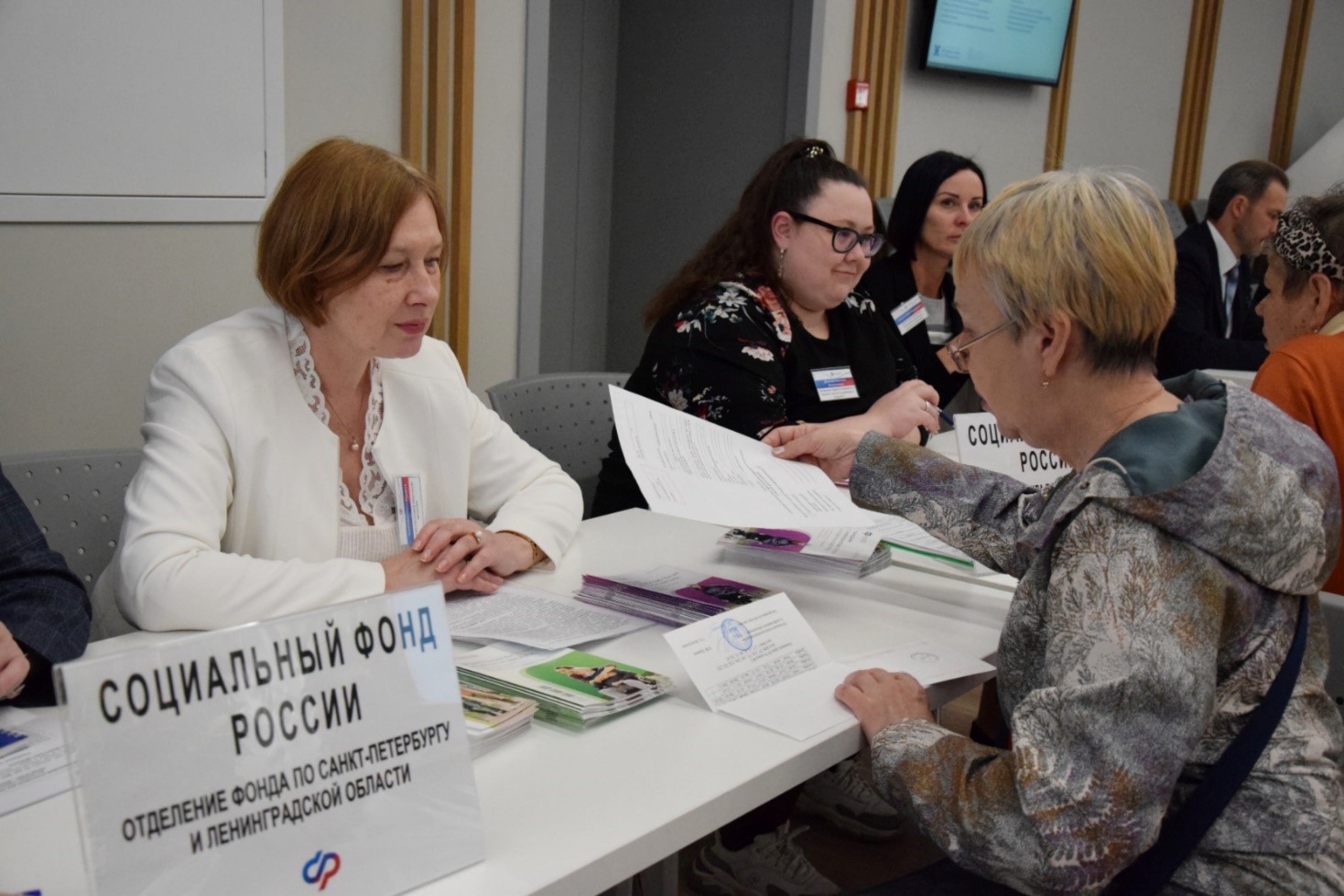 Более 80 жителей Санкт-Петербурга получили консультации специалистов Отделения СФР в рамках Дня социально-правовой информации для граждан старшего поколения